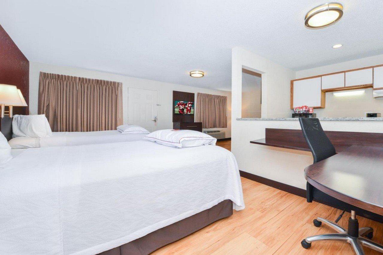 Red Roof Inn Plus+ & Suites Guilford Exterior photo