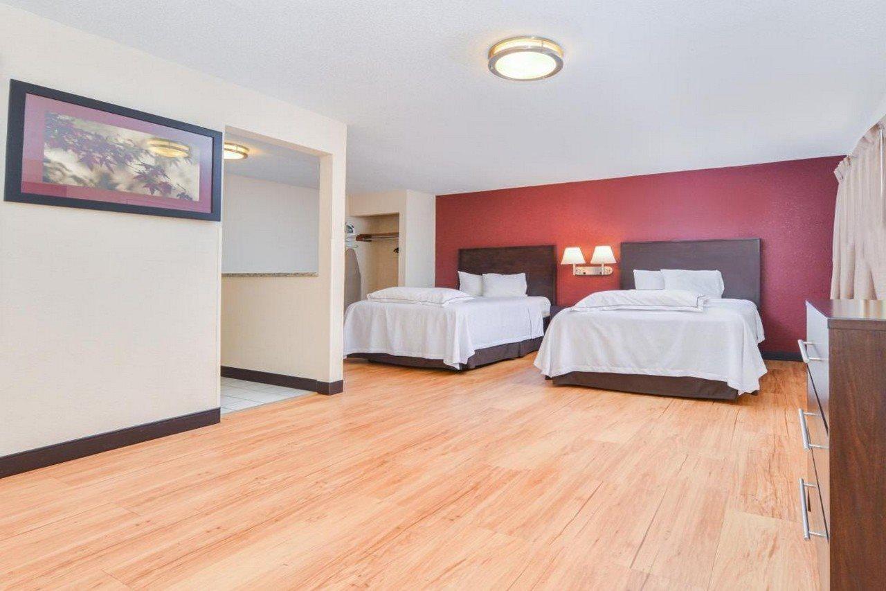 Red Roof Inn Plus+ & Suites Guilford Exterior photo