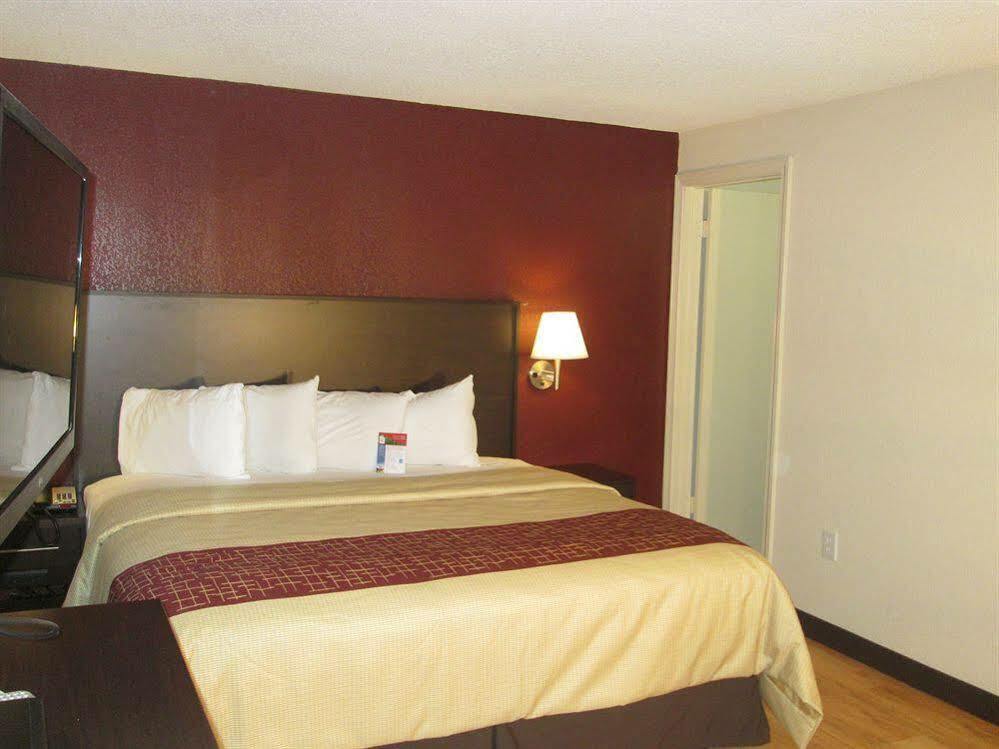 Red Roof Inn Plus+ & Suites Guilford Exterior photo